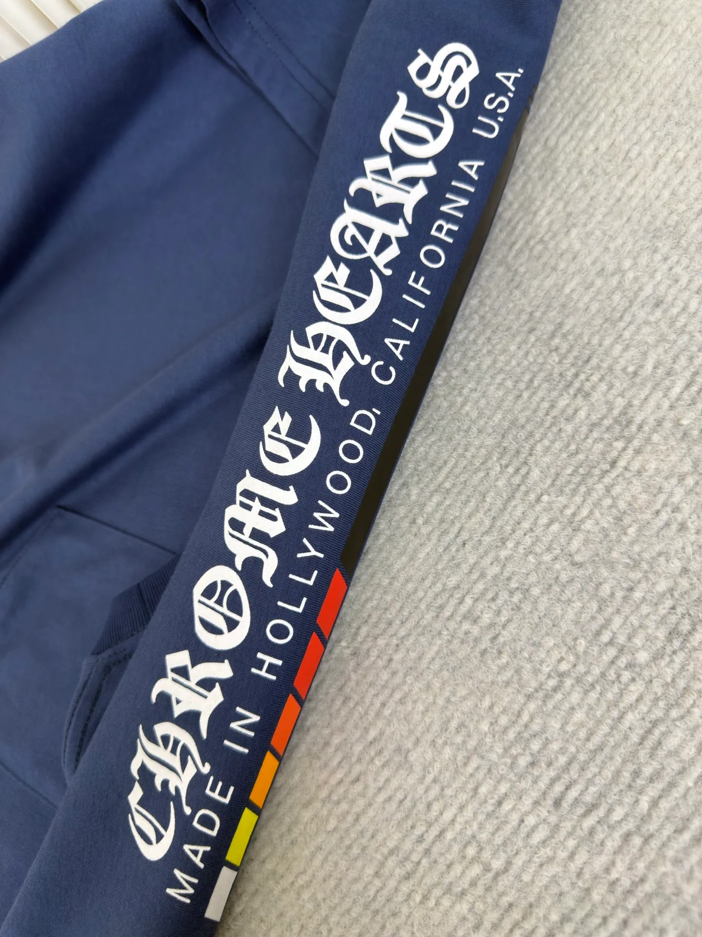 P240 Chrome Hearts Energy Bar Short Sleeves Authentic Open Edition - Physical Counter - Top Luxury Quality 🆚 Instant sale of all editions on the market Fabric is made of 26 weave 200g cotton material Printing is ink printing Customized accessories Size S M L